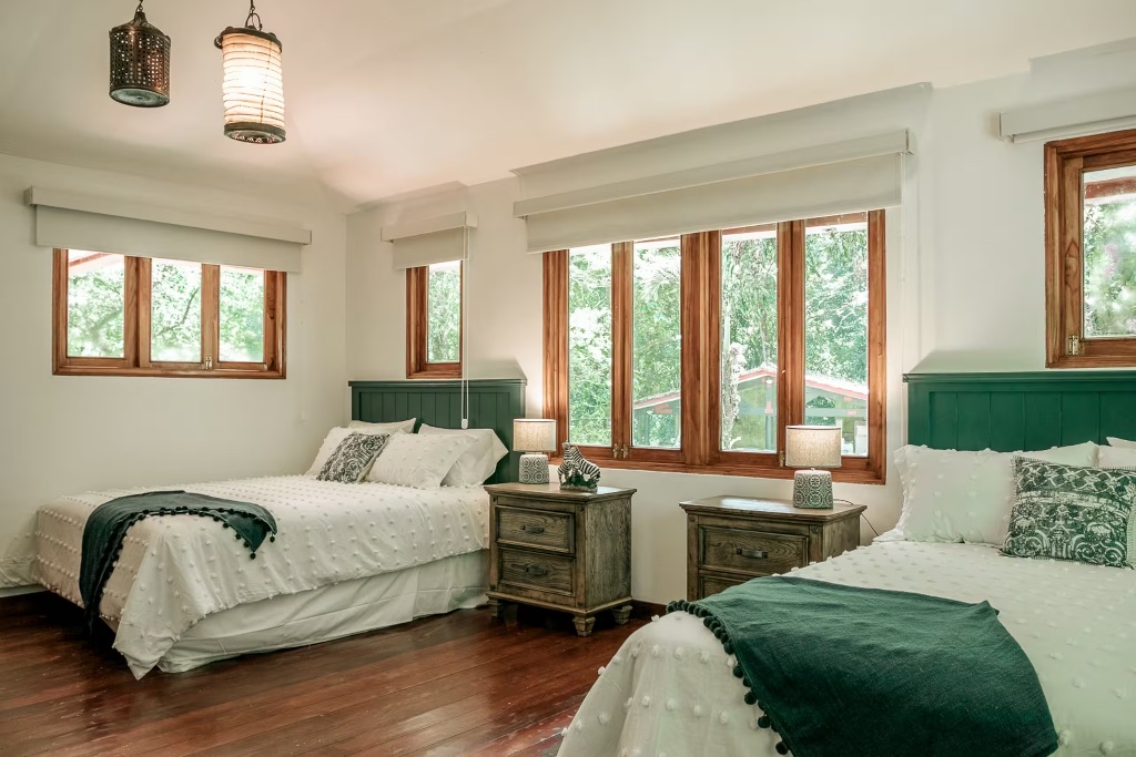 Twin bedroom